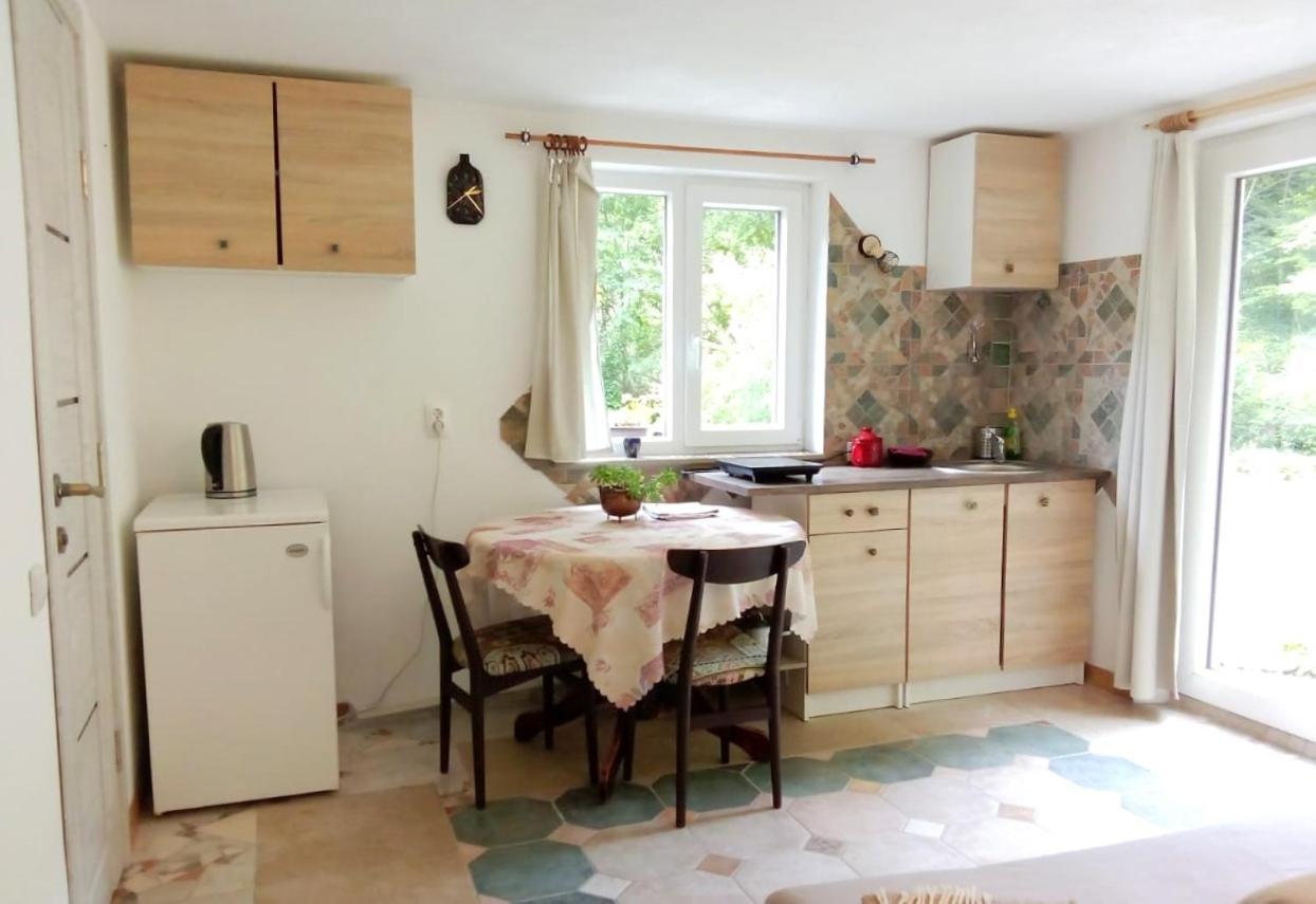 Art House Tufi Lägenhet Bistrica ob Sotli Exteriör bild
